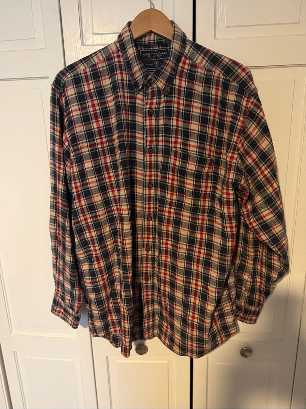 American Eagle Outfitters Mens M Flannel Shirt Plaid Red Navy 100% Cotton